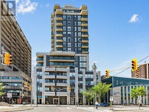 Building Photo - 736 Spadina Ave.