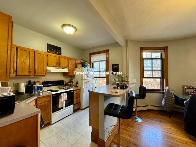 Building Photo - 95 E Brookline St