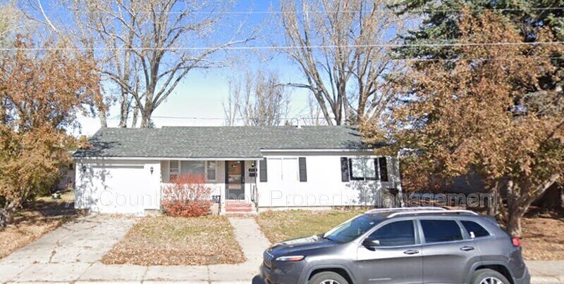 Primary Photo - 2115 E Sheridan St