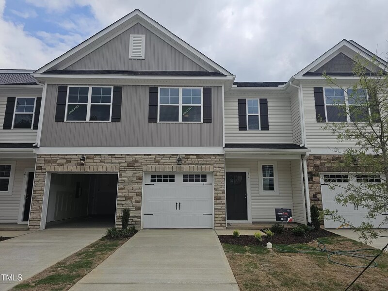 Foto principal - 67 Village Edge Dr