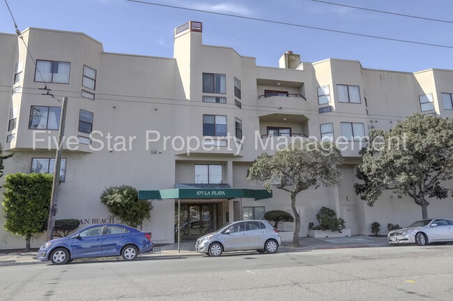 Building Photo - 875 La Playa St