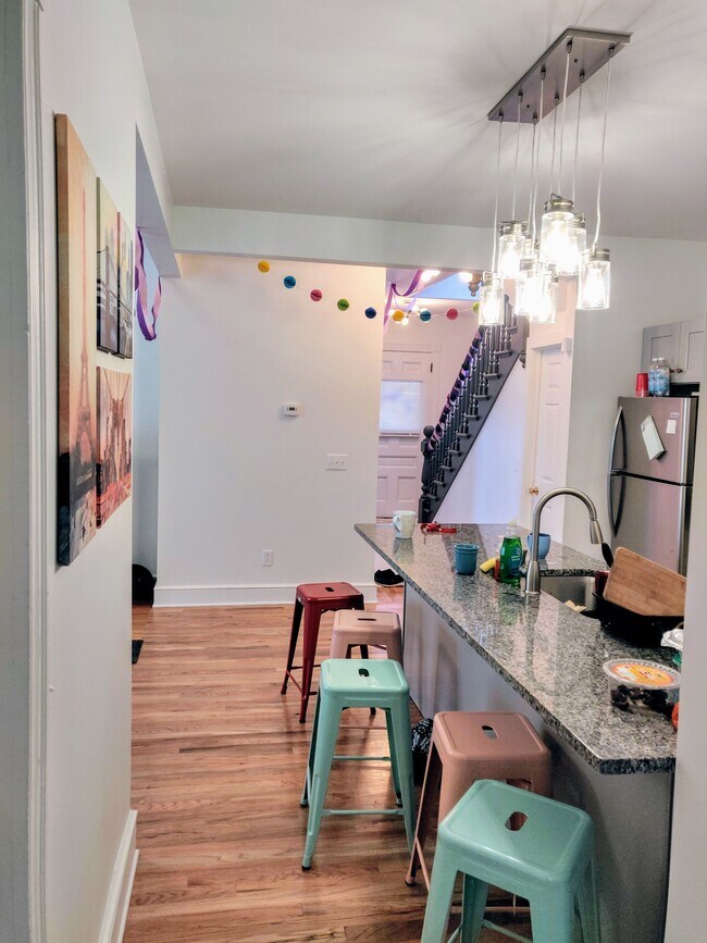 Building Photo - 28 Chestnut St