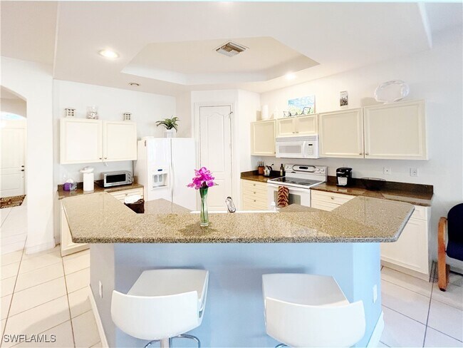 Foto del edificio - 1366 Serrano Cir