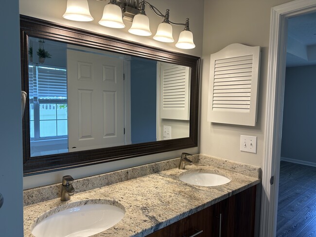 Master bath - 396 Pilothouse Dr