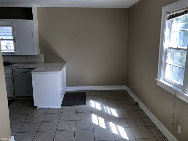 Building Photo - 3 br, 1 bath House - 3420 Orchard St