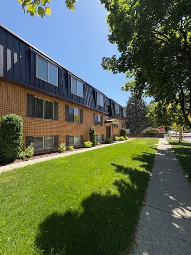 Building Photo - 4751 S Bonair St