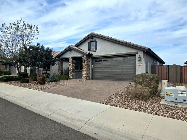 Building Photo - UPGRADED LIKE-NEW 3-BEDROOM WITH COMMUNITY POOL