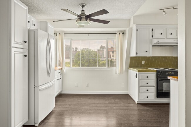 Building Photo - 8130 Redlands St
