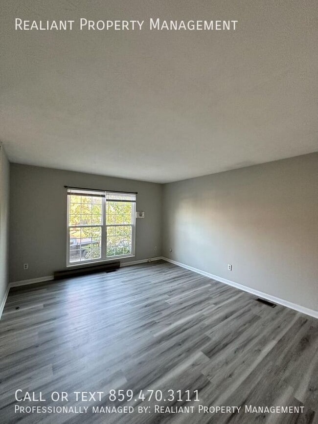 Building Photo - 1044 Tatesbrook Dr