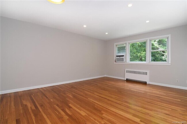 Foto del edificio - 140 N Broadway