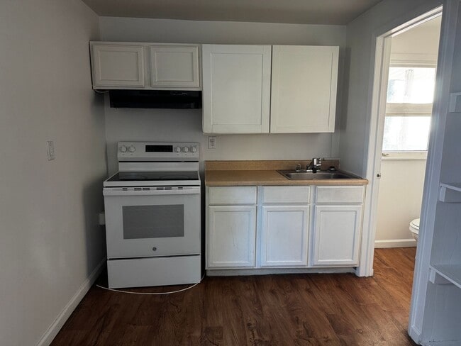 Building Photo - 2438 Mifflin St