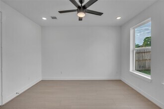 Building Photo - 4320 Avron Dr