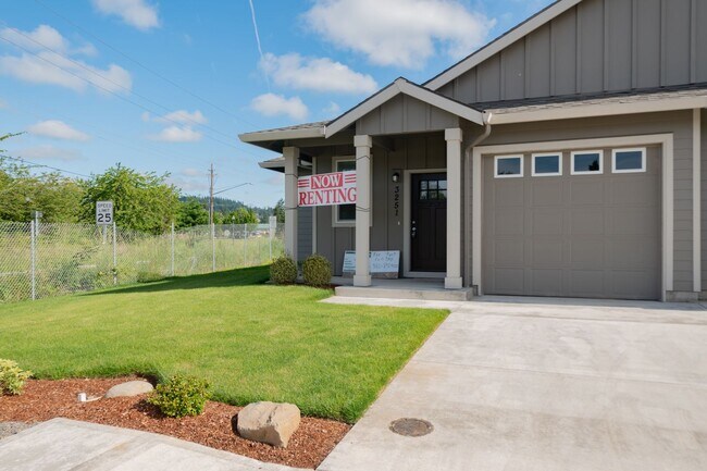 Building Photo - Wonderful 2BD Duplex in Great Washougal Lo...