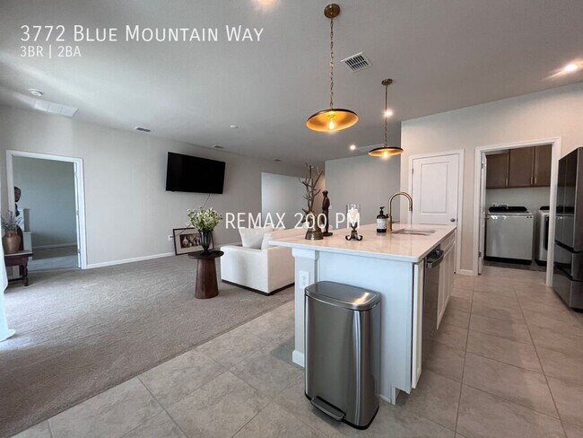 Foto del edificio - 3772 Blue Mountain Wy