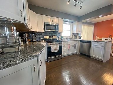 Building Photo - Newly remodeled home for a single family