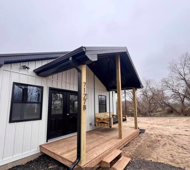 Foto del edificio - 7127 Grand River Ave