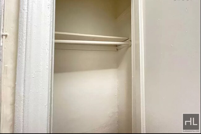 Building Photo - 1 Year Furnished Sublease Studio in Astoria