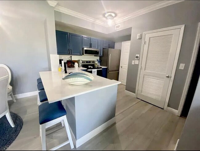 Building Photo - 15115 Michelangelo Blvd