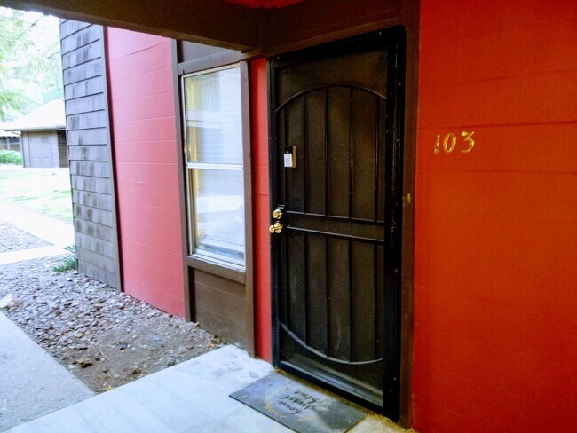 Foto del edificio - 1 Bed, 1 Bath. Condo! Next to the Heart of NAU Campus!  - Students & Cats OK!! NO Dogs! Avail. Ma...