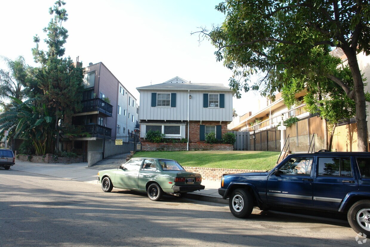 Building Photo - 12934 Valleyheart Dr