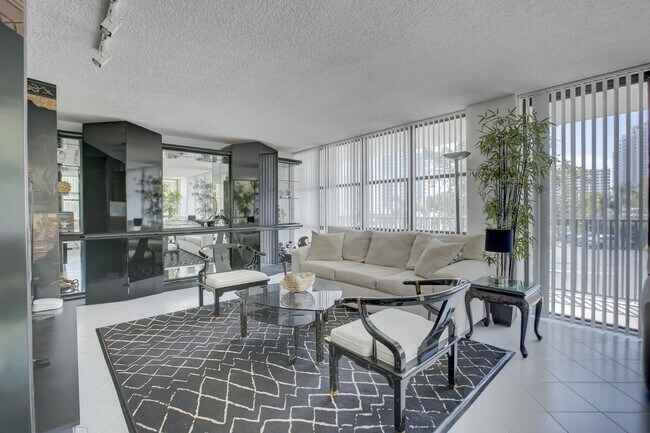 Foto del edificio - 800 Parkview Dr
