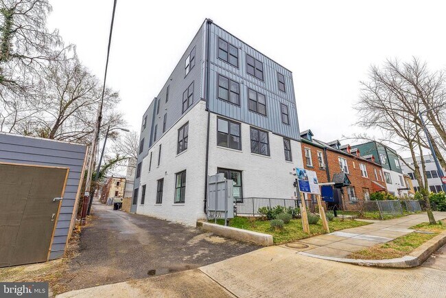 Foto del edificio - 1019 17th Pl NE