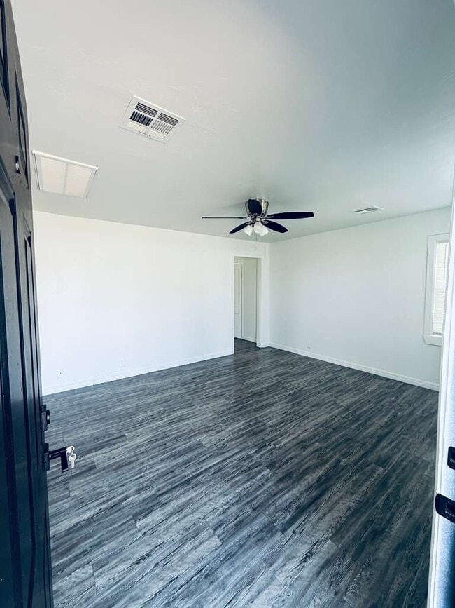 Building Photo - 636 NE 34th St