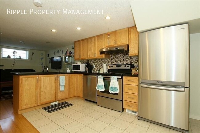 Building Photo - Modern 2 Beds, 1 Baths Basement/Lower | Av...