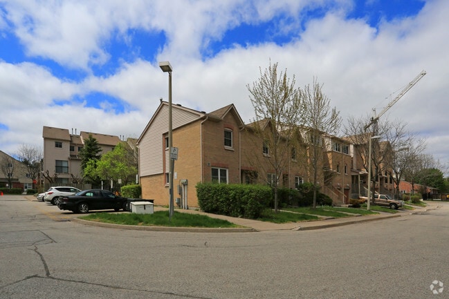 Primary Photo - Richmond Hill Co-operative Homes