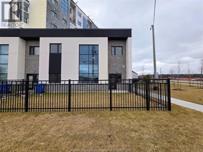 Building Photo - 4400 Laurier Pkwy