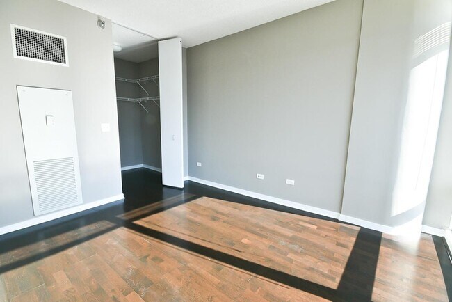 Foto del edificio - 340 E Grand Ave