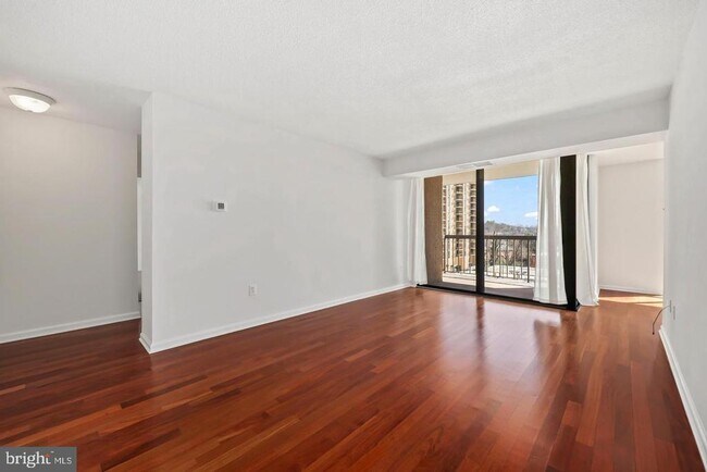 Foto del edificio - 4500 S Four Mile Run Dr