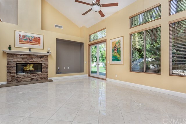 Foto del edificio - 1047 N Antonio Cir