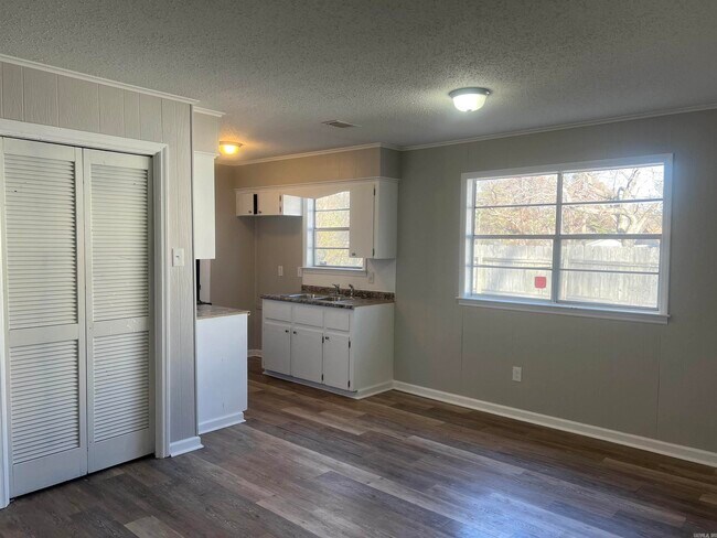 Foto del edificio - 9605 Wilderness Rd
