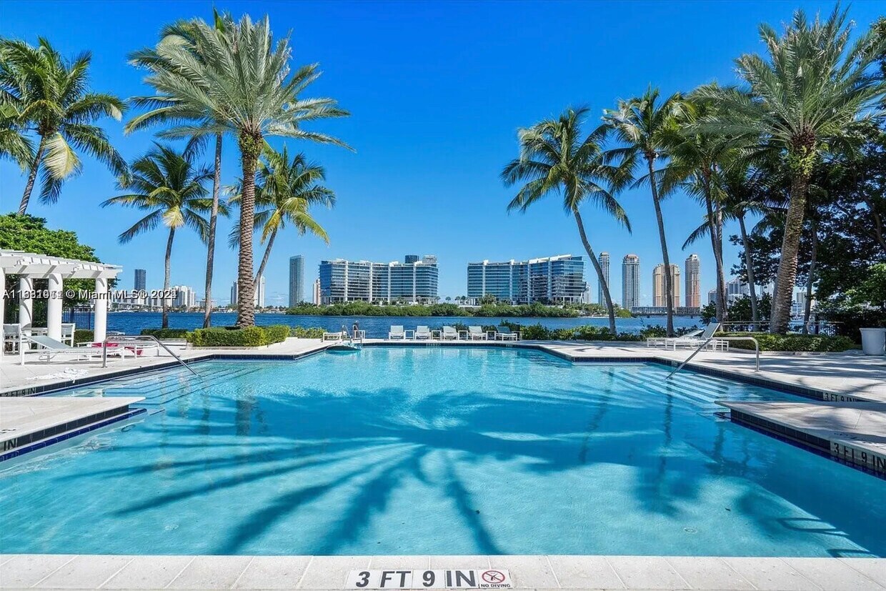 Foto principal - 3255 NE 184th St