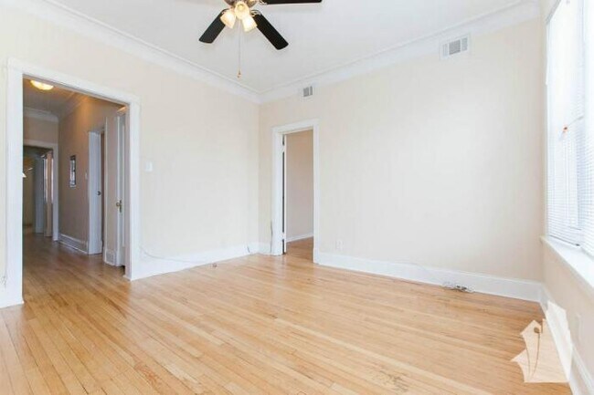 Foto del edificio - 2 bedroom in Chicago IL 60657