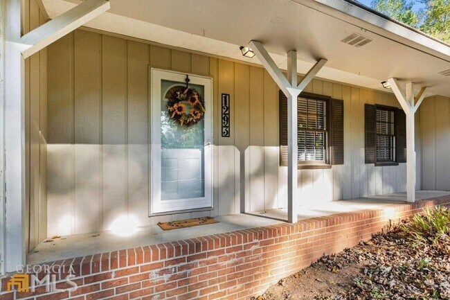 Building Photo - 1293 La Mesa Dr