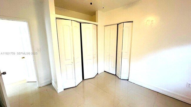 Foto del edificio - 1207 Marseille Dr