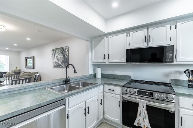 Building Photo - 7402 Lake Breeze Dr
