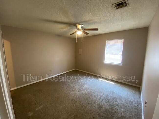 Building Photo - 106 Hummingbird Ln