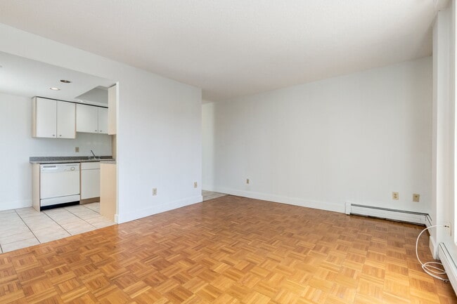 Building Photo - The Rundle