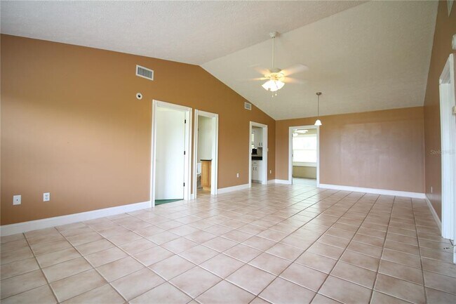Foto del edificio - 739 Lake June Rd
