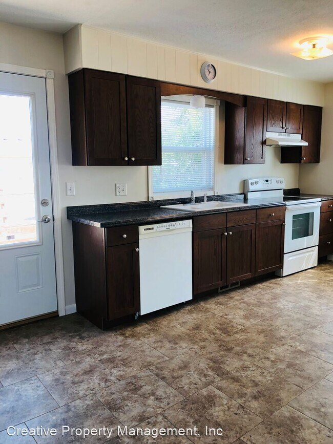 Building Photo - 2 br, 1 bath House - 1015 - 5th St SW