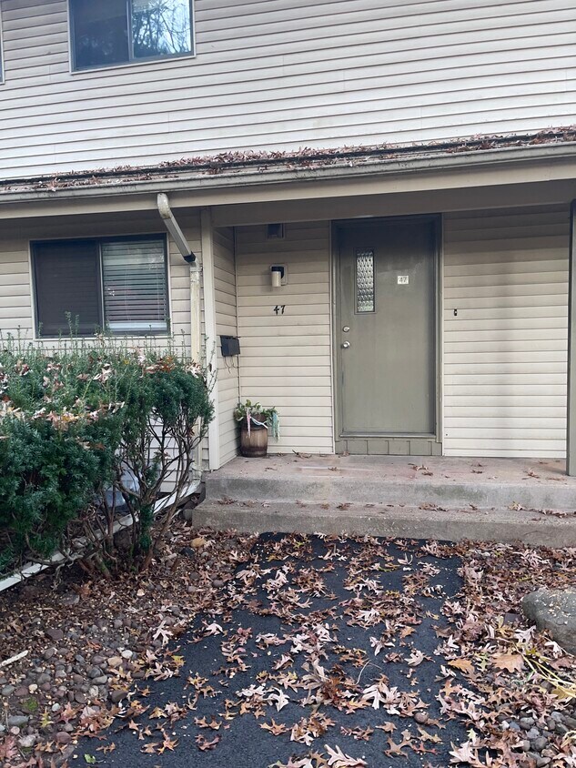 347 Oakland St, Manchester, CT 06042 Townhome Rentals in Manchester