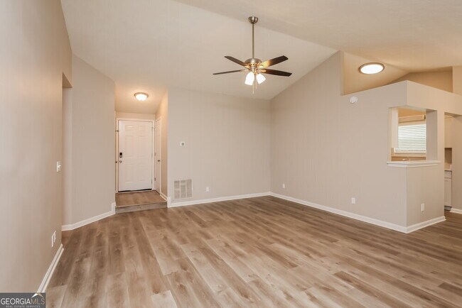 Foto del edificio - 1384 Luther Way