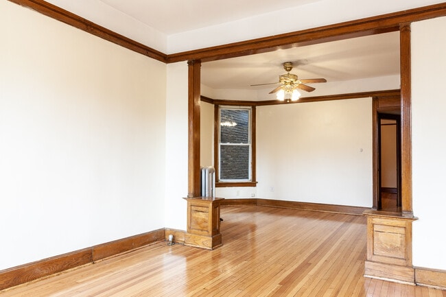 Building Photo - 3326 N Clark St