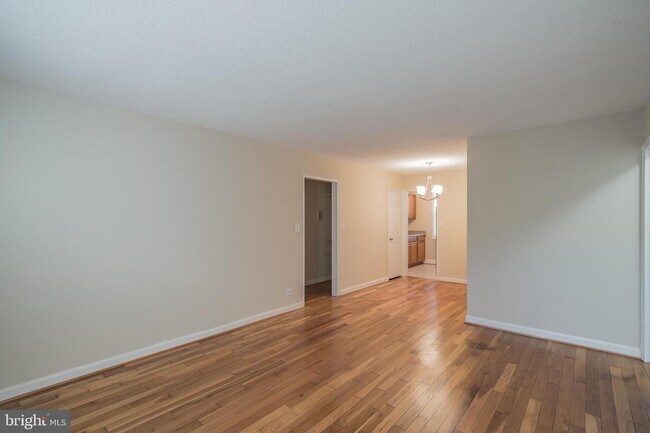 Building Photo - 214 N George Mason Dr