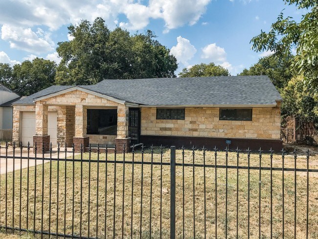 Building Photo - 227 Halsey St