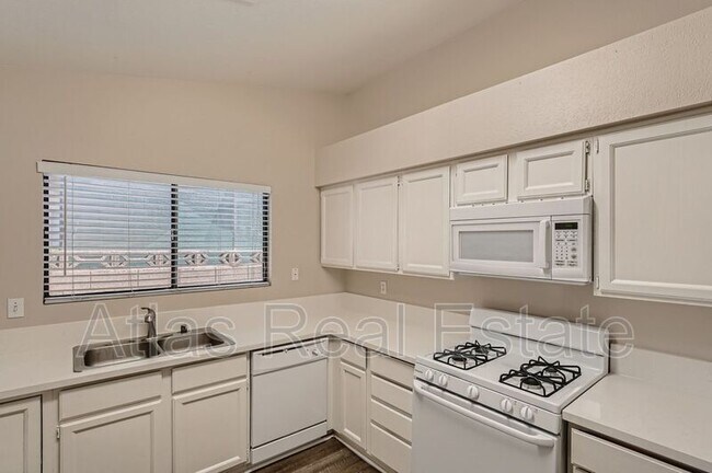 Building Photo - 171 Emden Dr