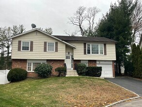 Building Photo - 18 William St